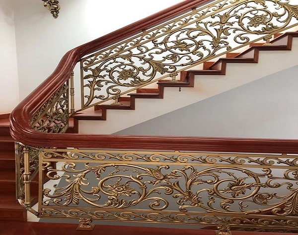 Cầu thang nhôm đúc giữa kim loại và gỗ